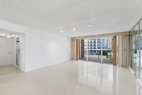 2751 S Ocean Drive Hollywood FL 33019