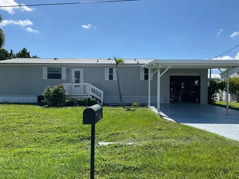 2518 SE 32nd Street Okeechobee FL 34974