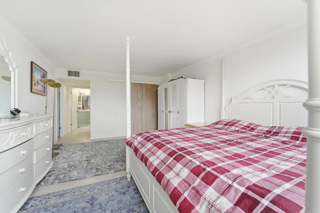 1149 Hillsboro Hillsboro Beach FL 33062