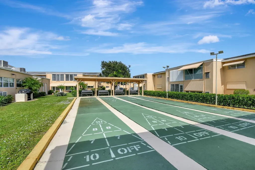 2121 NE 1st Court Boynton Beach FL 33435