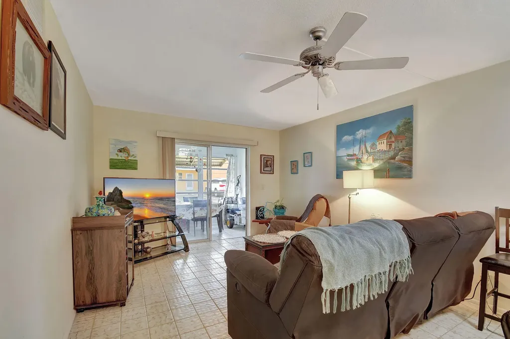 2121 NE 1st Court Boynton Beach FL 33435