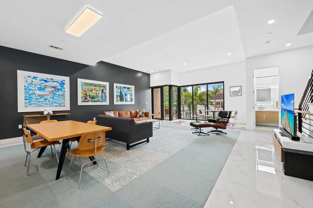 818 NE 2nd Street Fort Lauderdale FL 33301