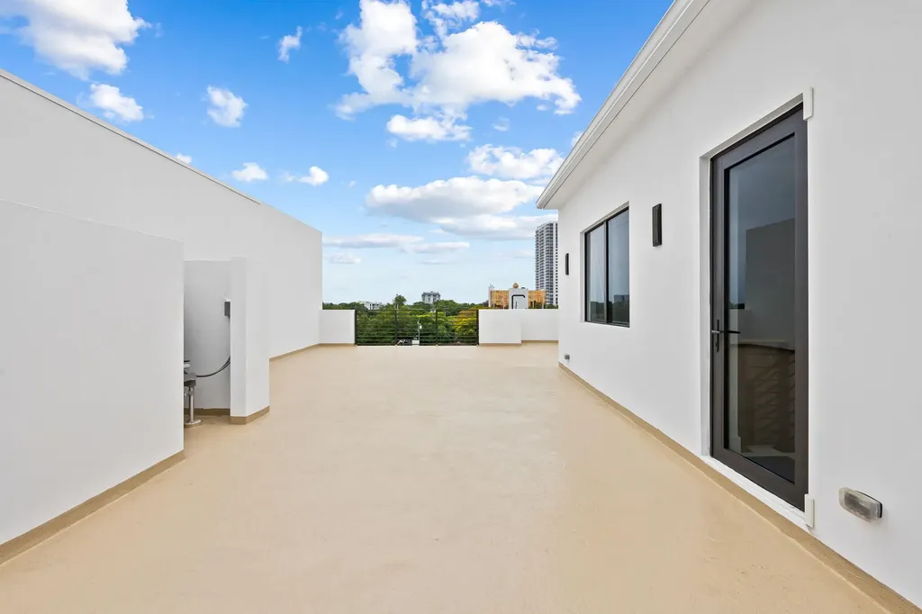 818 NE 2nd Street Fort Lauderdale FL 33301