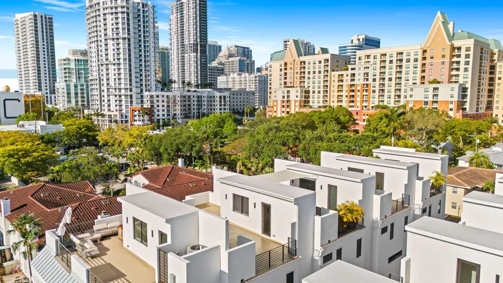 818 NE 2nd Street Fort Lauderdale FL 33301