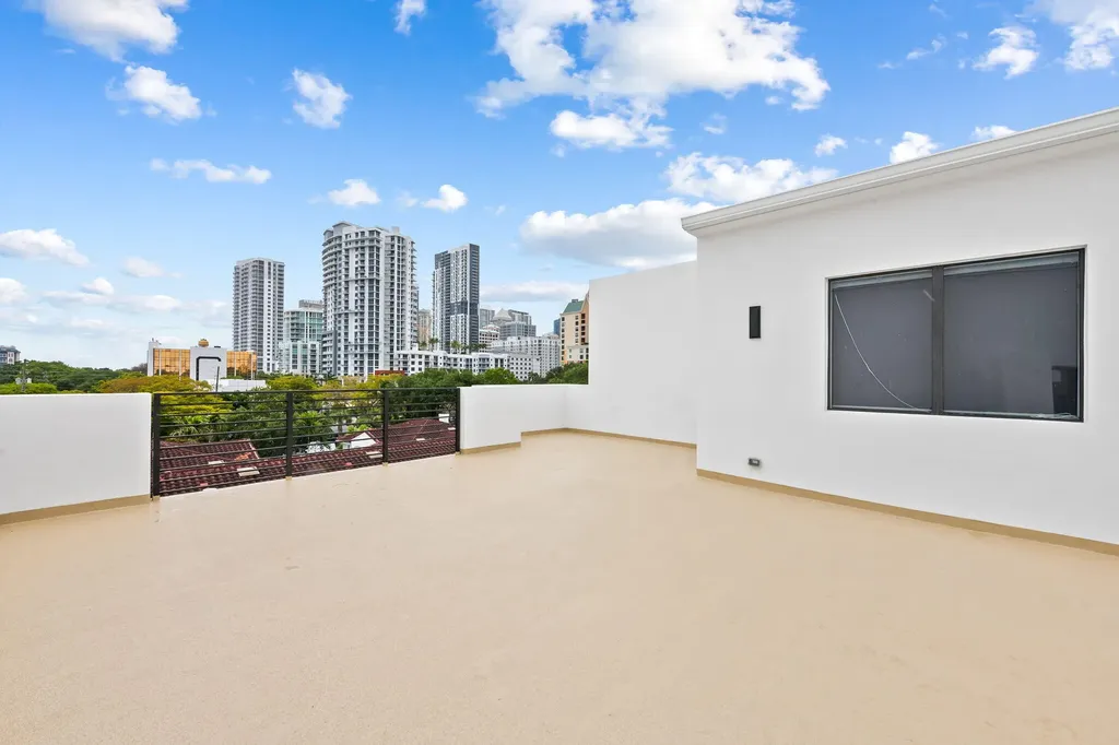 818 NE 2nd Street Fort Lauderdale FL 33301