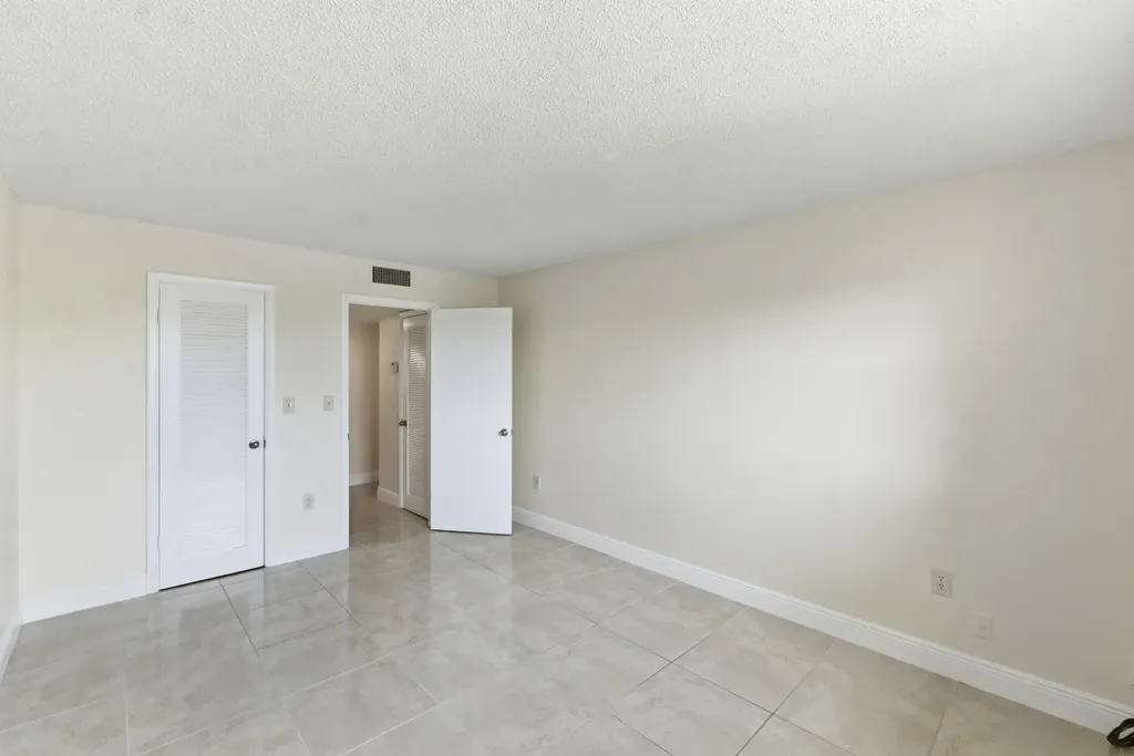 2651 E Sunrise Lakes Drive E Sunrise FL 33322