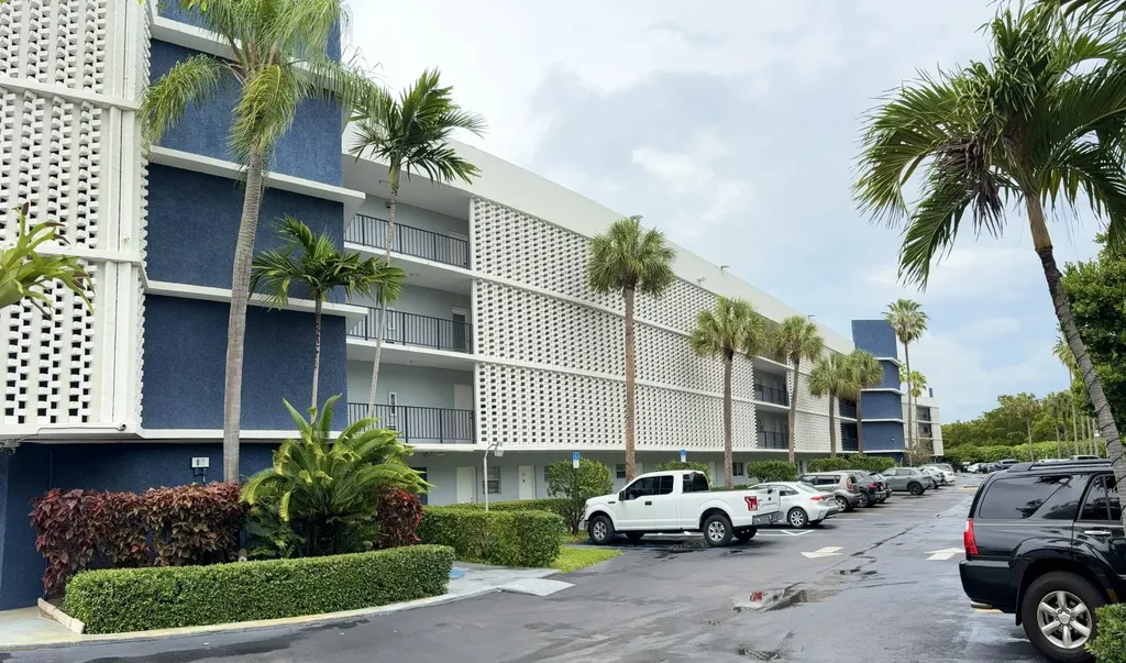 879 NE 195th Street Miami FL 33179