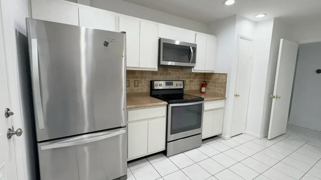 879 NE 195th Street Miami FL 33179
