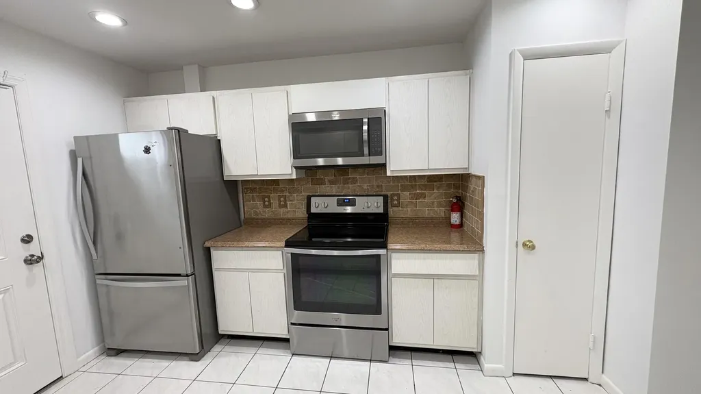 879 NE 195th Street Miami FL 33179