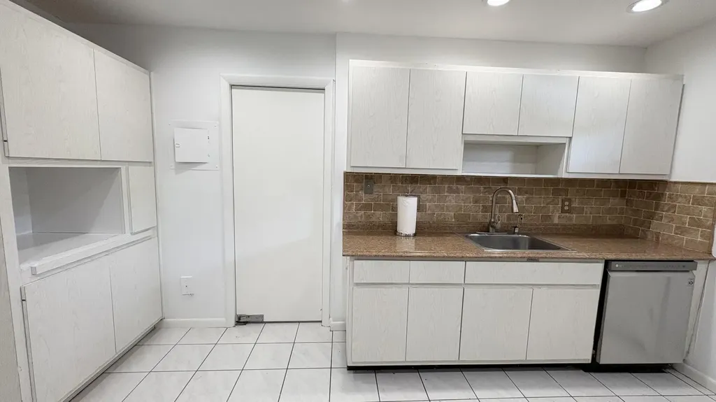 879 NE 195th Street Miami FL 33179