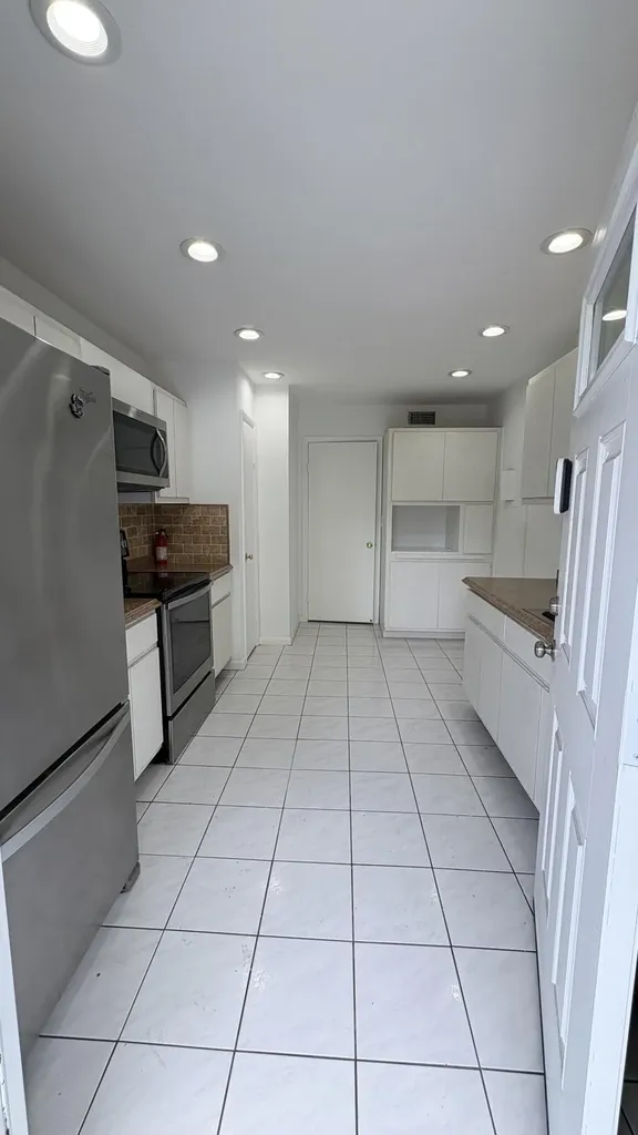 879 NE 195th Street Miami FL 33179