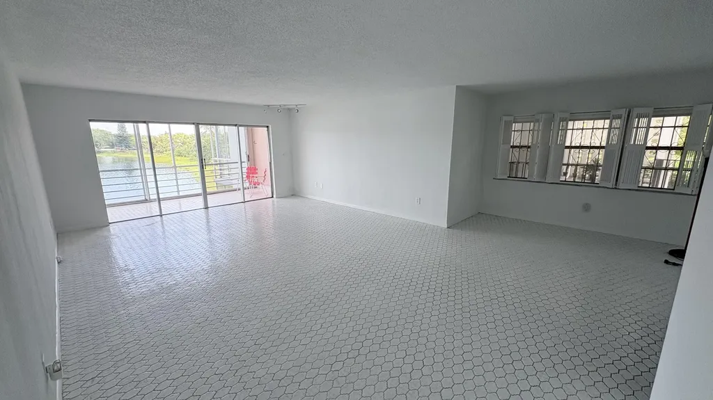 879 NE 195th Street Miami FL 33179