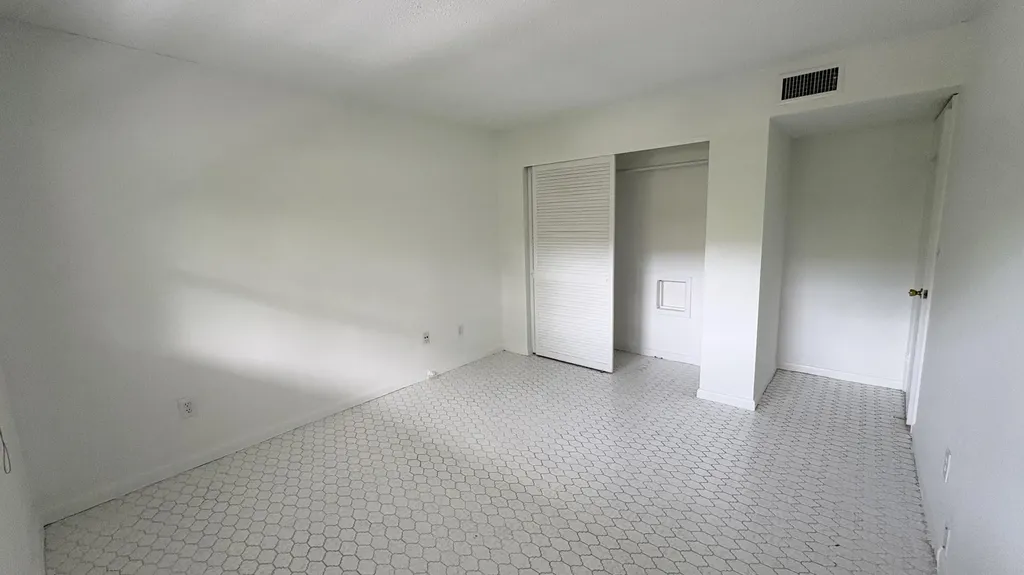 879 NE 195th Street Miami FL 33179
