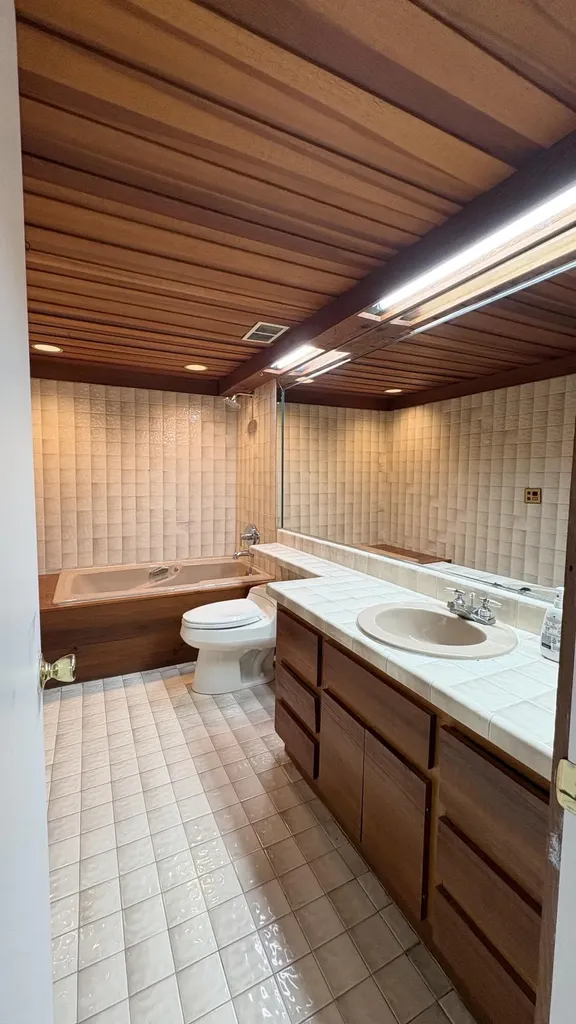 879 NE 195th Street Miami FL 33179