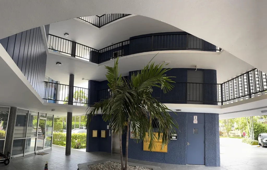 879 NE 195th Street Miami FL 33179