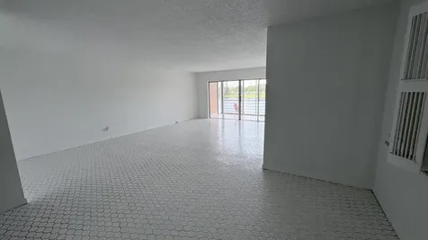 879 NE 195th Street Miami FL 33179