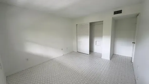 879 NE 195th Street Miami FL 33179