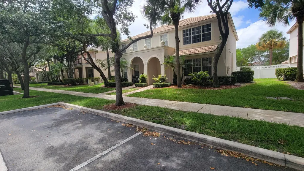 8033 Murano Circle Palm Beach Gardens FL 33418