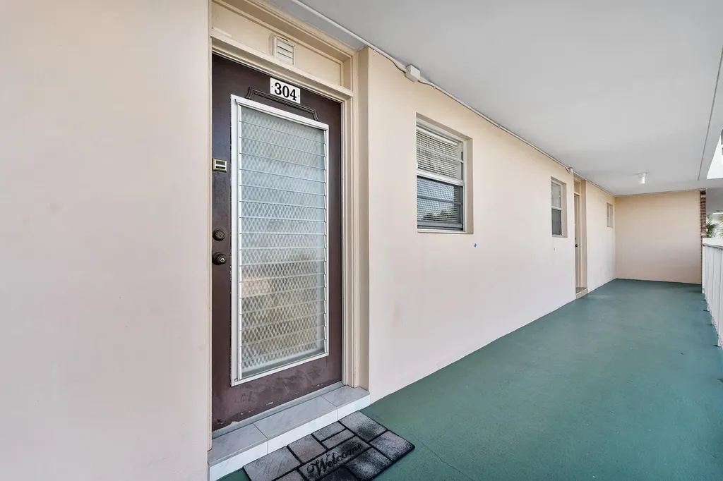 2900 NW 47th Terrace Lauderdale Lakes FL 33313