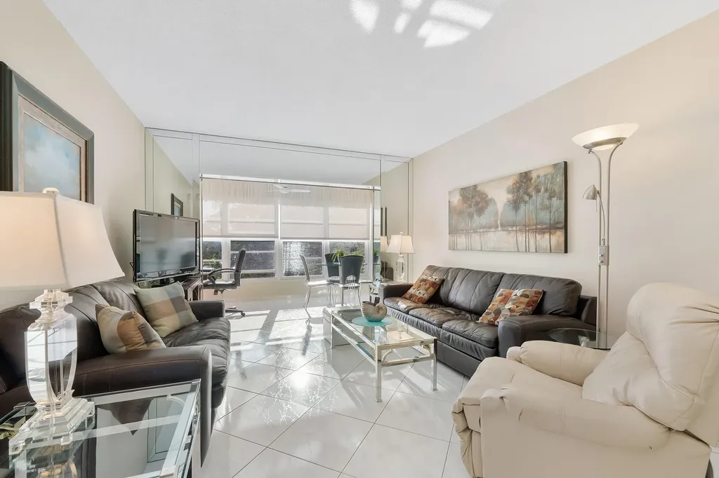 2900 NW 47th Terrace Lauderdale Lakes FL 33313