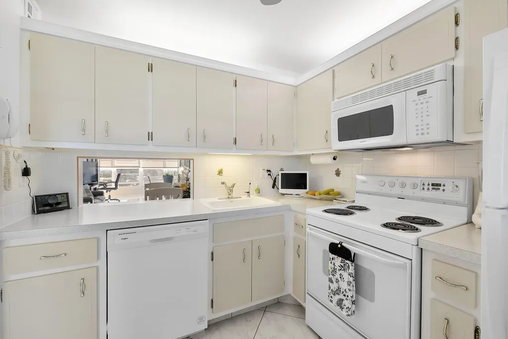 2900 NW 47th Terrace Lauderdale Lakes FL 33313