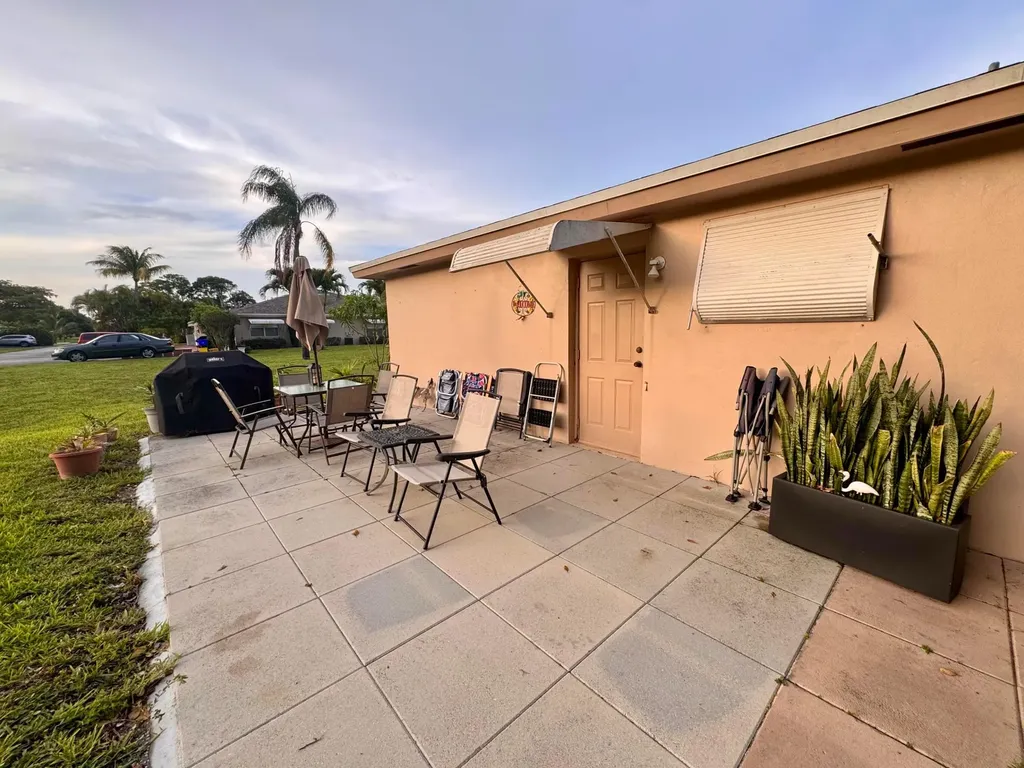 1252 W Club Drive Drive W Delray Beach FL 33445