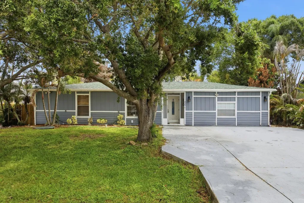 325 NW Dearman Street Port St Lucie FL 34983
