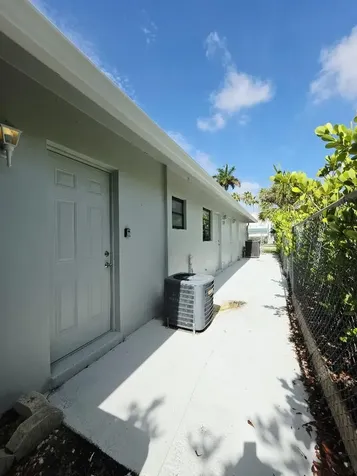 8 NE 9th Avenue Deerfield Beach FL 33441