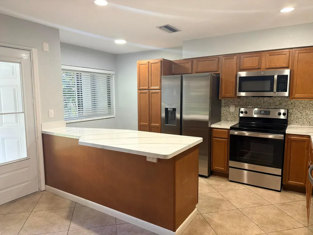 4075 N Palm Forest Drive Drive N Delray Beach FL 33445