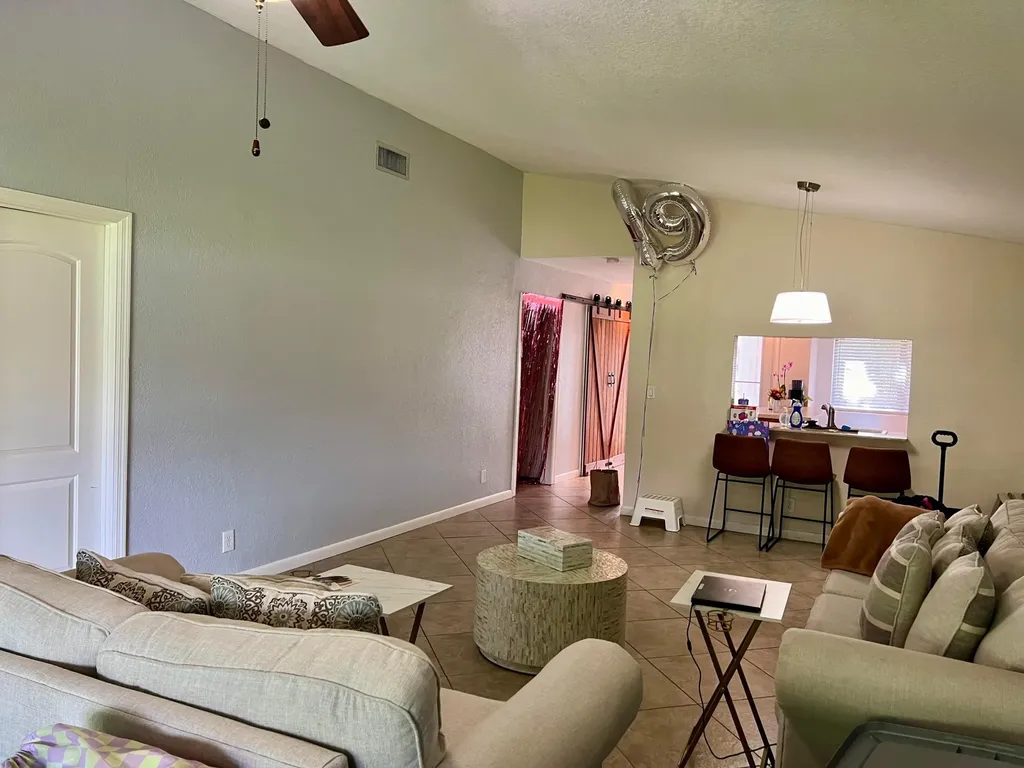 4075 N Palm Forest Drive Drive N Delray Beach FL 33445