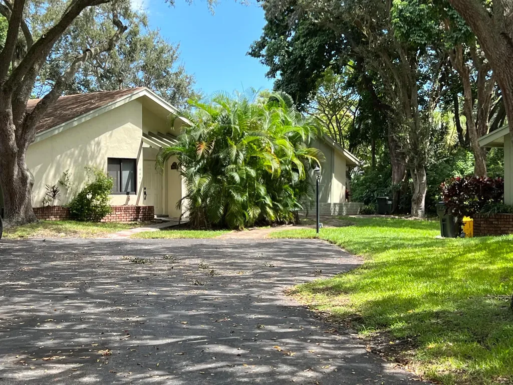 4075 N Palm Forest Drive Drive N Delray Beach FL 33445