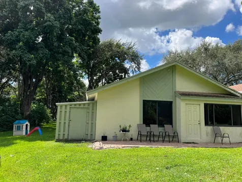4075 N Palm Forest Drive Drive N Delray Beach FL 33445