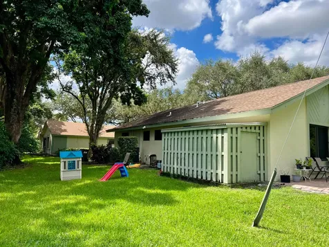 4075 N Palm Forest Drive Drive N Delray Beach FL 33445
