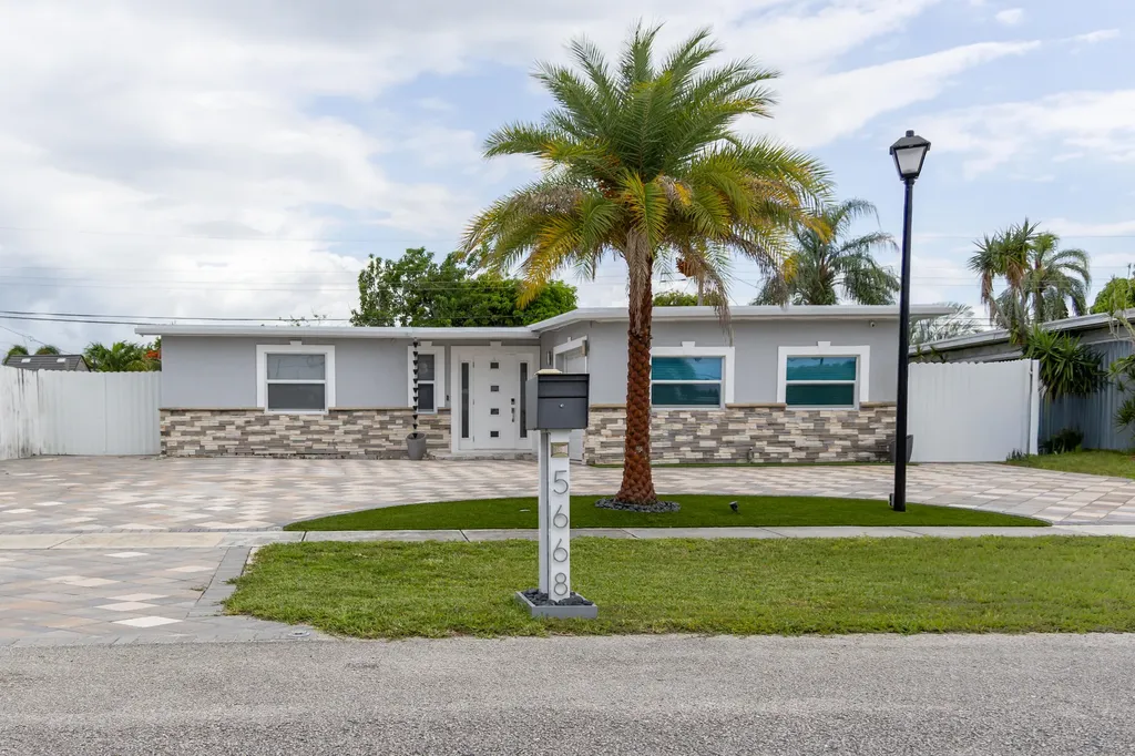 5668 Albert Road West Palm Beach FL 33415
