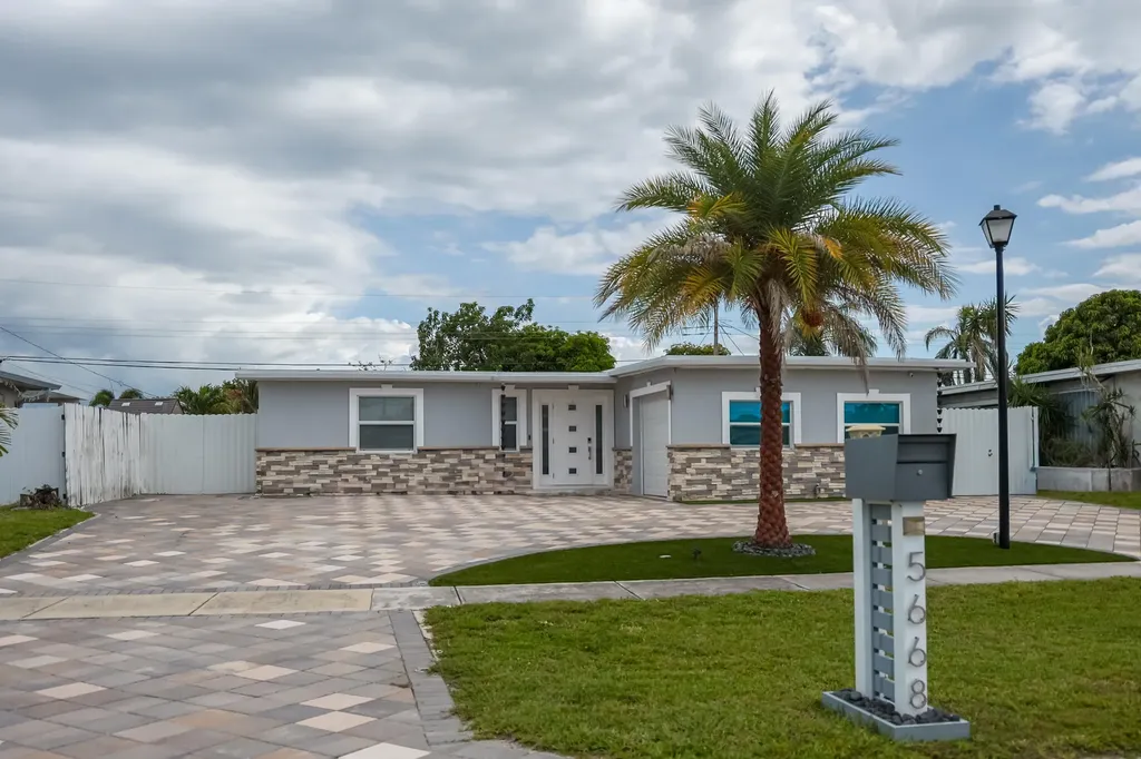 5668 Albert Road West Palm Beach FL 33415