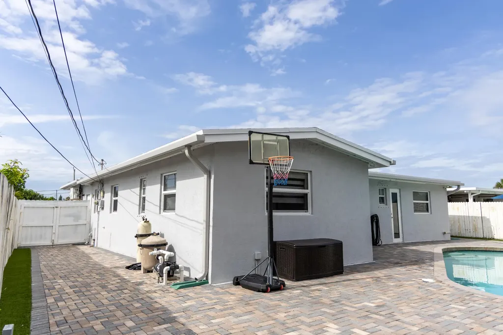 5668 Albert Road West Palm Beach FL 33415