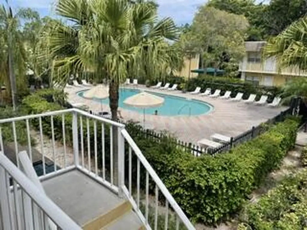 5168 NE 6th Avenue Oakland Park FL 33334