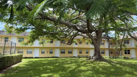 5168 NE 6th Avenue Oakland Park FL 33334