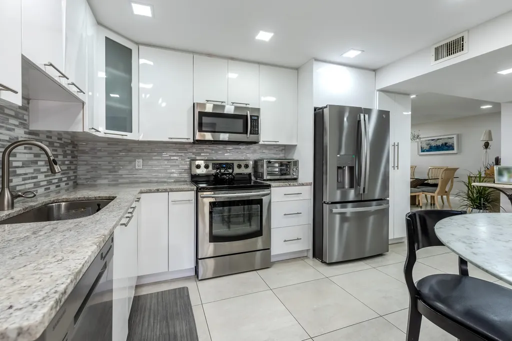 7509 Glendevon Lane Delray Beach FL 33446