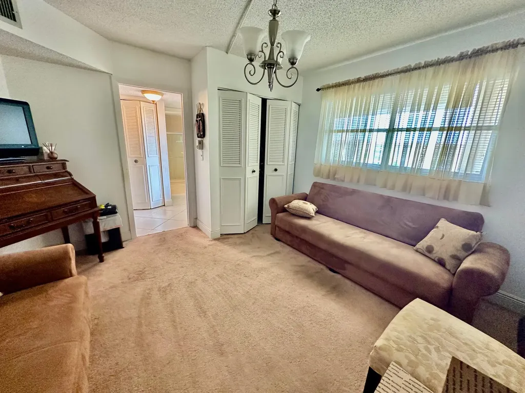 3661 Via Poinciana Greenacres FL 33467