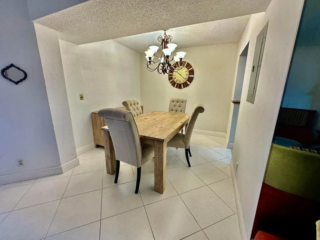 3661 Via Poinciana Greenacres FL 33467