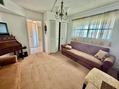 3661 Via Poinciana Greenacres FL 33467