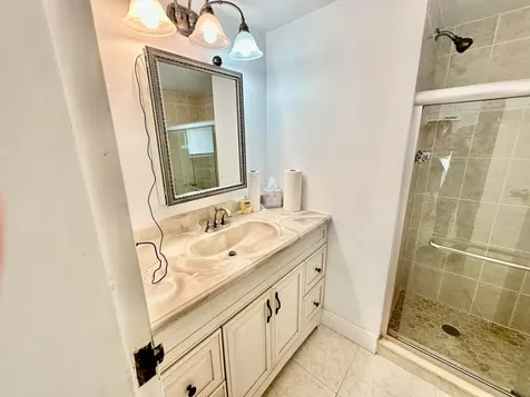 3661 Via Poinciana Greenacres FL 33467