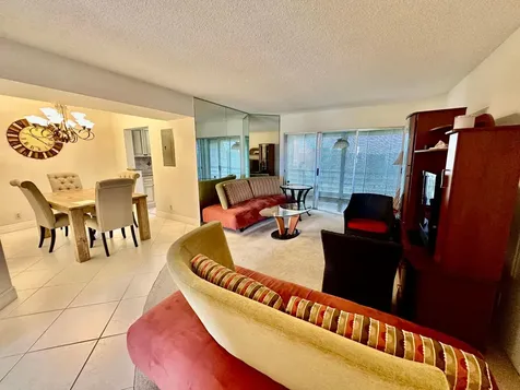 3661 Via Poinciana Greenacres FL 33467