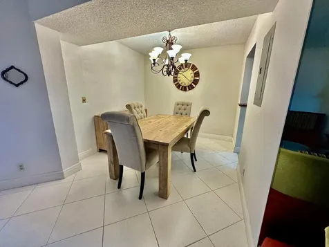 3661 Via Poinciana Greenacres FL 33467