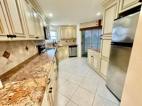 3661 Via Poinciana Greenacres FL 33467