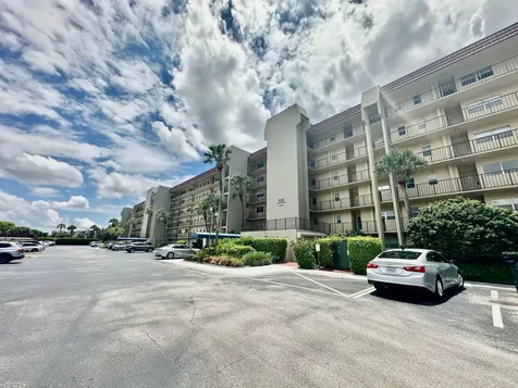 3661 Via Poinciana Greenacres FL 33467