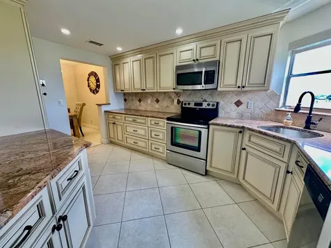 3661 Via Poinciana Greenacres FL 33467