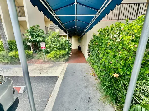 3661 Via Poinciana Greenacres FL 33467