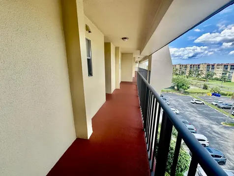 3661 Via Poinciana Greenacres FL 33467